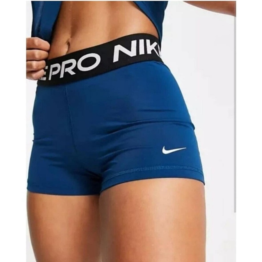 New Women’s Nike Pro bike shorts